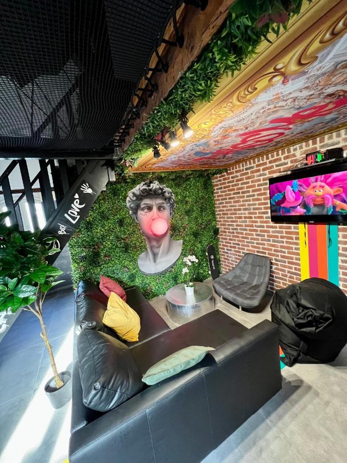 Capsule Art Deco - Jacuzzi - Netflix - Home Cinema - Arcade De Jeux & Nintendo Switch - 2 Chambres - Filet Suspendu ヴァランシエンヌ エクステリア 写真